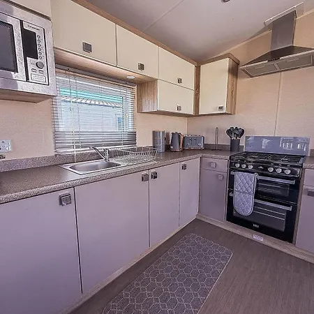 Modern 6 Berth Caravan With Free Wifi Nearby Pakefield Beach Ref 68028Cr Lowestoft Exterior photo